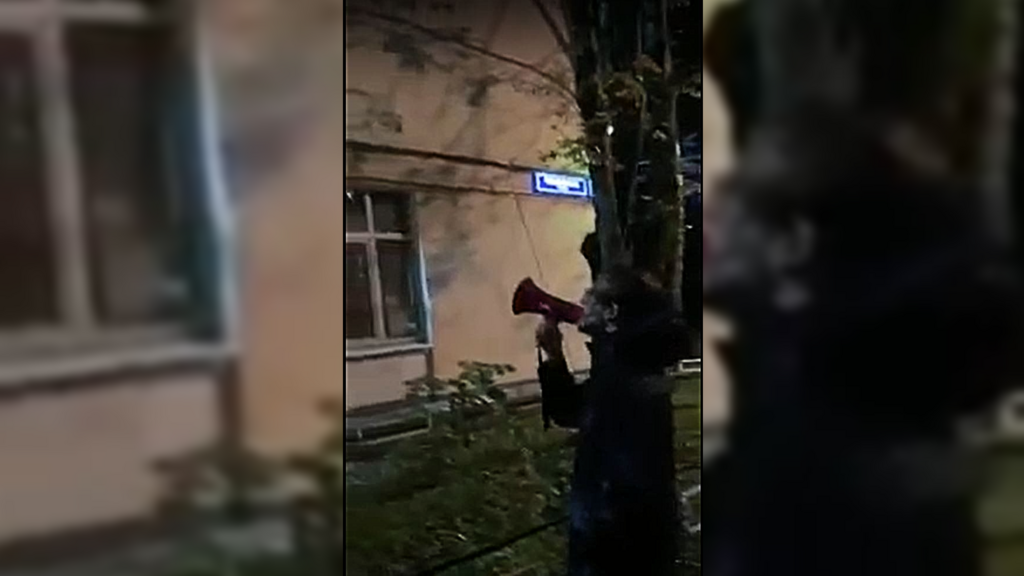 ‘Open the door!’: Videos show opposition kept from observing vote count in Russian elections